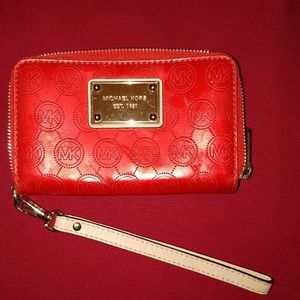 LIKE NEW MICHAEL KORS MK WRISTLET WALLET